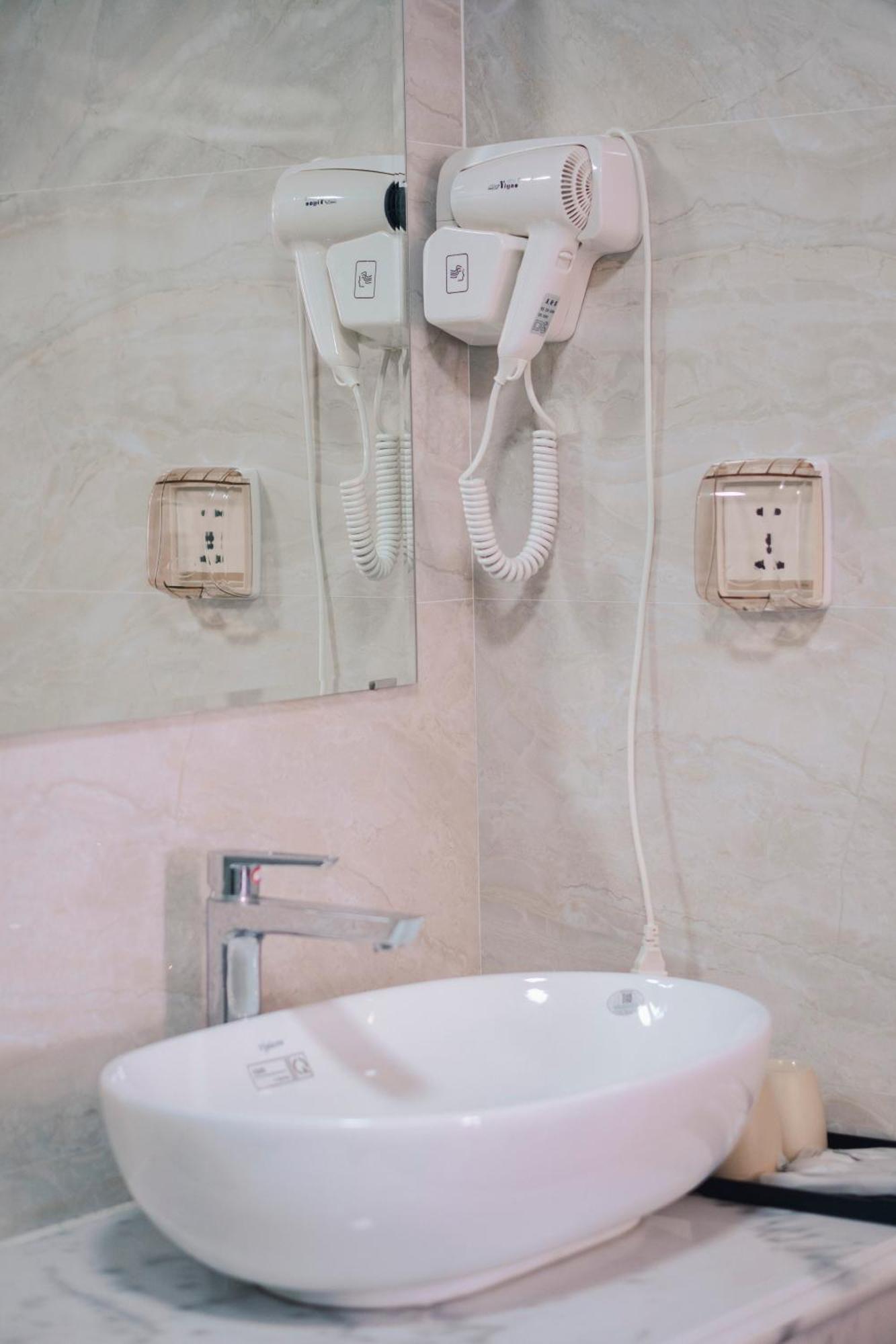 Tam Thang Hotel Ha Long Buitenkant foto